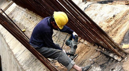勞動節里的筑夢身影 浙江仙居大橋建設工地施工忙